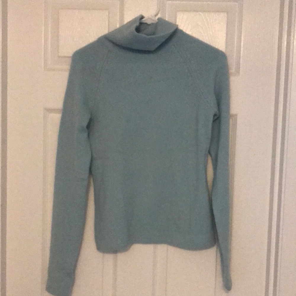 Light blue double yarn cashmere turtleneck sweater.